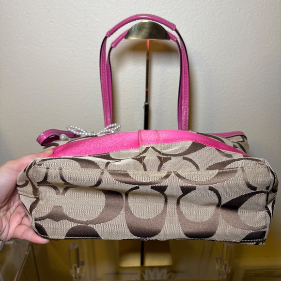 Coach canvas tote bag with pink trim ๐ - Picture 2 of 3